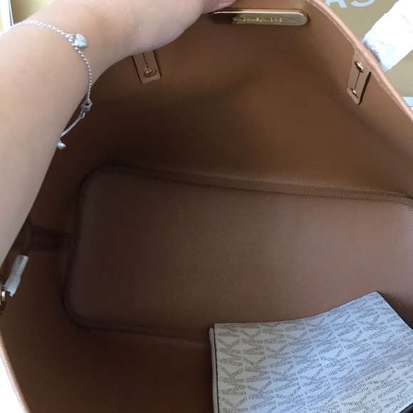 ❤️🌷mk drawstring tote/shoulder bag/vanilla/acorn - Picture 8 of 8